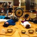 Portugal: Aula de “Yoga Connosco” Workshop de Taças Tibetanas e Piscina